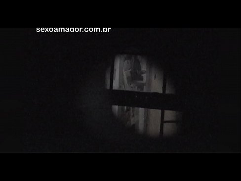 ❤️ Бландзінка таемна здымаецца на відэа з суседскага вуаерыста, схаванага за пустымі цэгламі ❤️❌ Порна відэа у нас ❌️❤